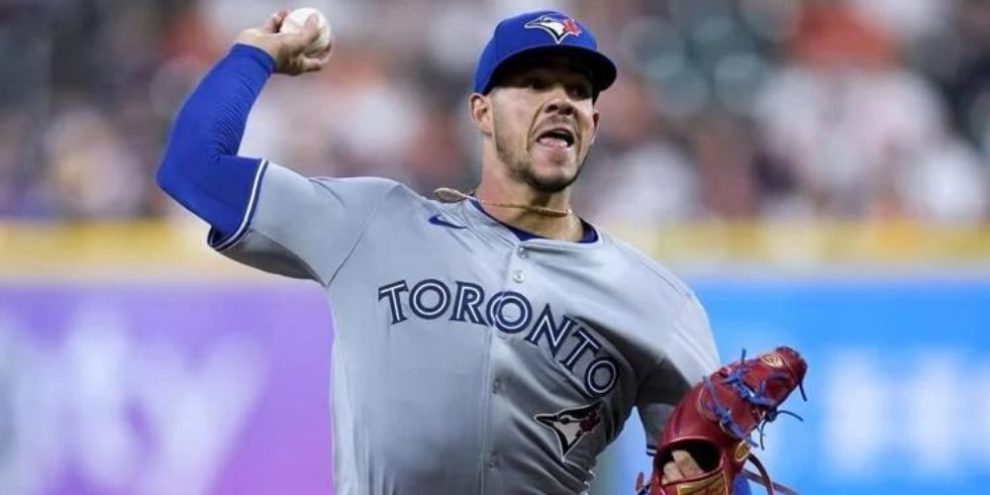 Berrios makes strong start; Blue Jays top Mariners 5-2 in home opener