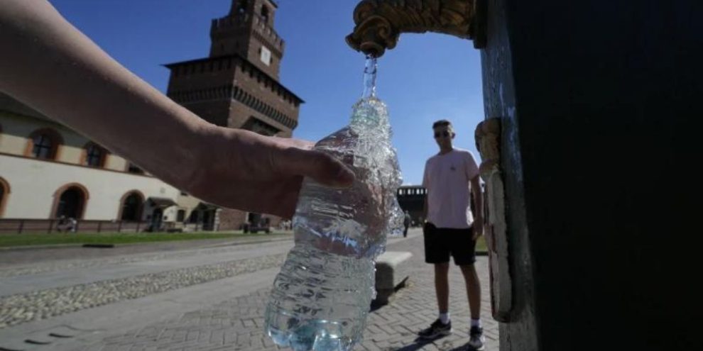 Scientists find about a quarter million invisible nanoplastic particles in a liter of bottled water