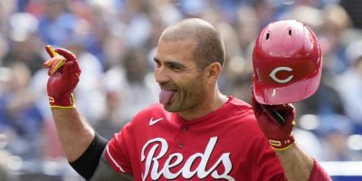 Votto's eighth-inning homer gives Cincinnati Reds 3-2 win over Toronto Blue Jays