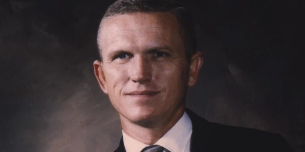 Astronaut Frank Borman, commander of the first Apollo mission to circle the moon, has died at age 95