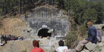 India tunnel workers may be trapped for another four or five days