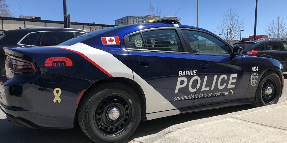 Warrant issued for suspect seen waving knife in downtown Barrie