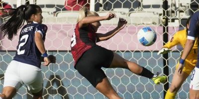 Leon scores three goals as Canada defeats Paraguay 4-0 at CONCACAF W Gold Cup