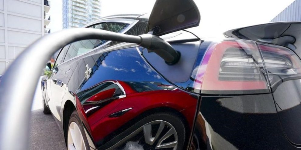 EV rebates suggest uptake in battery−powered cars soared in spring