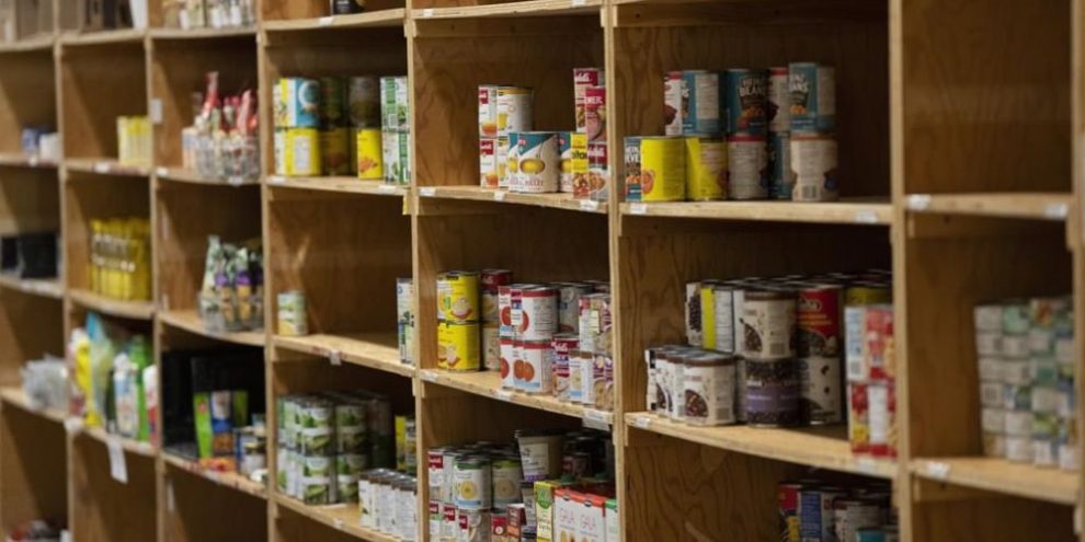 Number of people using Ontario food banks rose 38 per cent last year