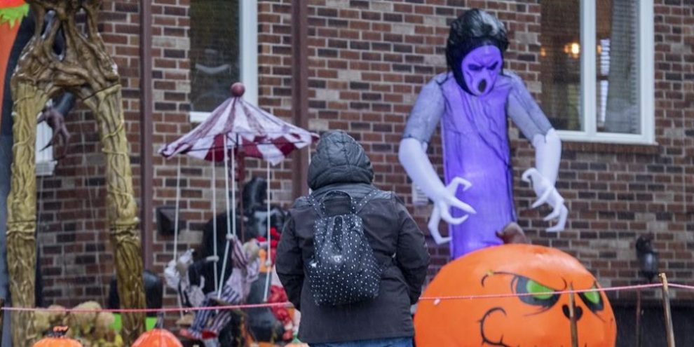 Canadians split down the middle on handing out Halloween candy