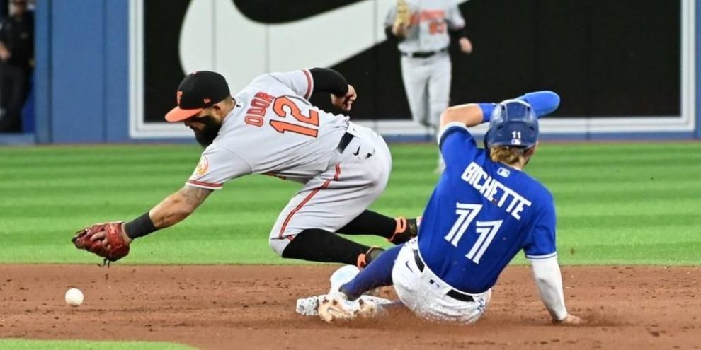 Manoah throws six shutout innings as Jays use 19−hit attack in 11−1 rout of Orioles