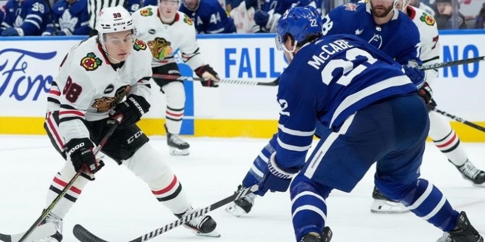 Chicago Blackhawks down Maple Leafs 4−1 in Connor Bedard’s Toronto debut