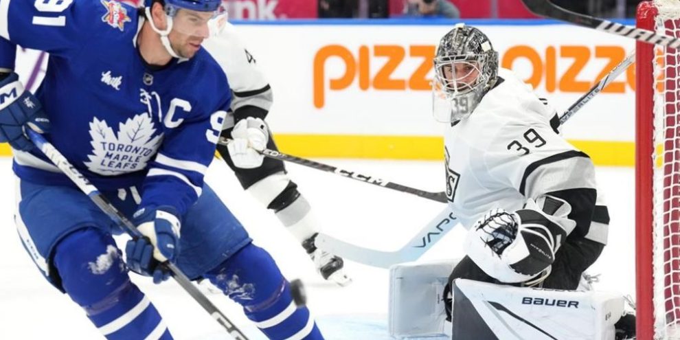 Cam Talbot makes 30 saves, Los Angeles Kings down listless Toronto Maple Leafs 4−1