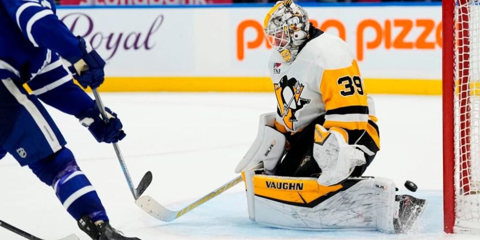 McCabe scores in OT, Matthews nets 65th goal as Maple Leafs down Penguins 3−2