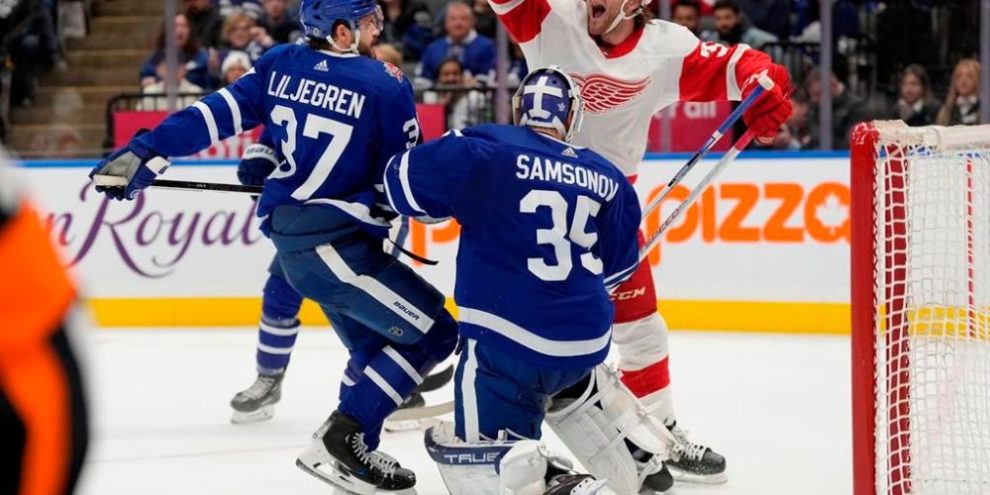 Copp, Red Wings hand Maple Leafs third consecutive defeat with 4−2 setback