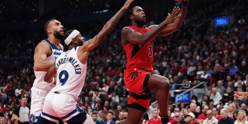 Dennis Schroder leads new−look Raptors to season−opening 97−94 win over Timberwolves