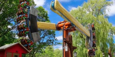 Wonderland ride jams, leaves riders hanging upside down