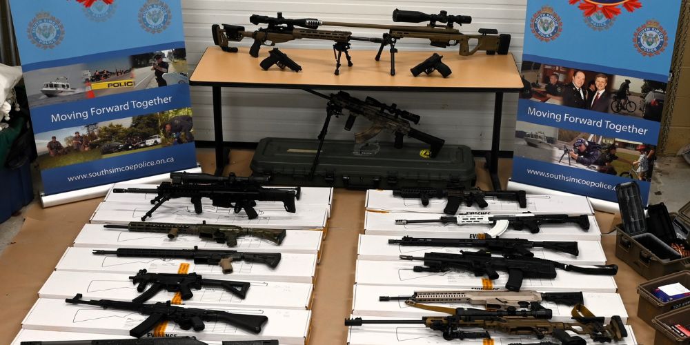 Innisfil man facing over 100 charges in firearms investigation