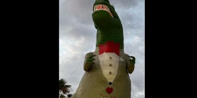 t-rex pee wee herman via cabazondinosaurs