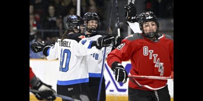 Female hockey players