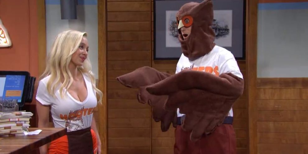 Sydney sweeney Hooters via SNL X