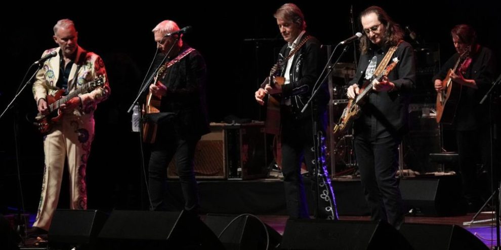Gordon Lightfoot celebrated in tribute concert with Geddy Lee, Alex Lifeson surprise