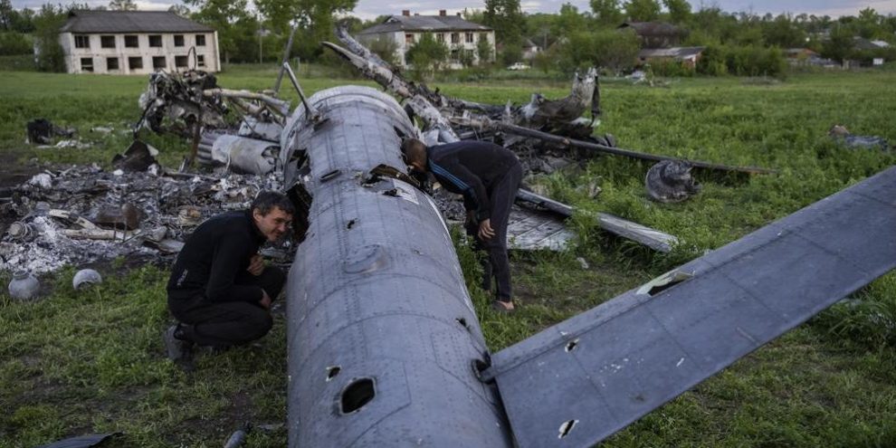 Ukraine mounts effort to rescue last fighters at steel mill