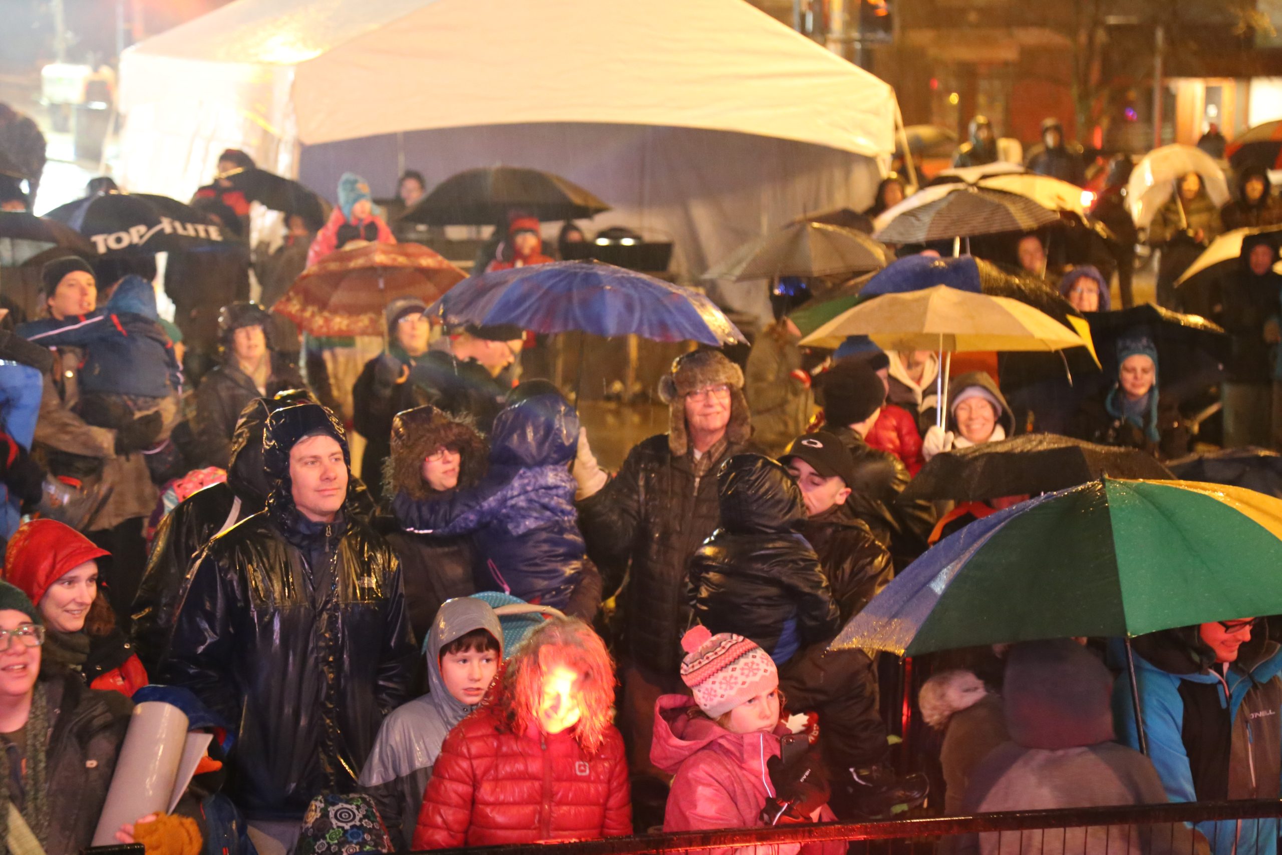 Rain didn't dampen the spirits of Fred Penner fans in Downtown Barrie
