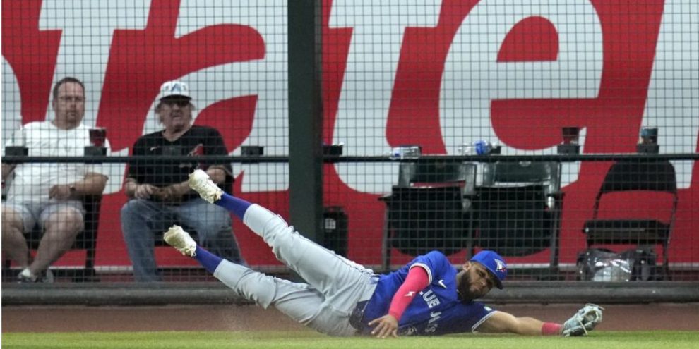 Blue Jays blow 7-run lead, but recover to beat Diamondbacks 8-7