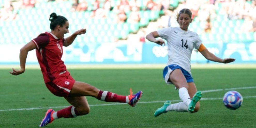 Defending champion Canada tops New Zealand 2-1 in Olympic soccer opener