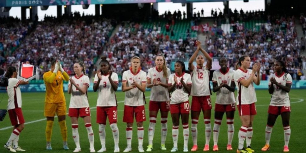 Canadian women's soccer team shakes off scandal, beats Colombia 1-0 to advance to quarters