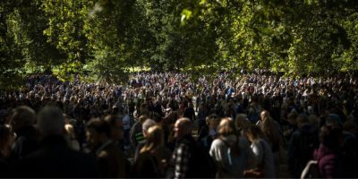 Mourners Queen Elizabeth - AP