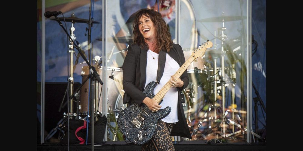 She's known for her herkyjerky body movements in concert