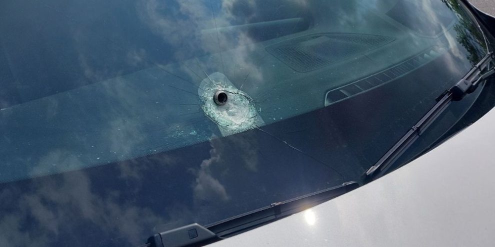 Wheel comes off car and hits 4 vehicles on Highway 400