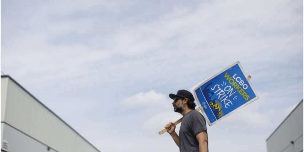 Union ramps up pressure in LCBO strike with no talks planned to get deal