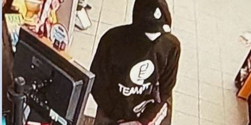 Robbery at service centre near Gravenhurst