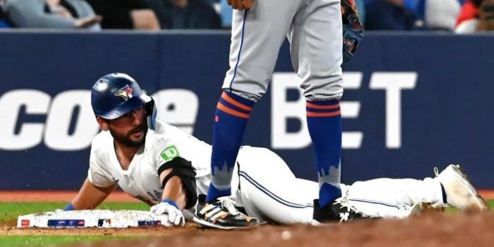 Four-run third inning powers Blue Jays to 6-2 victory over Mets