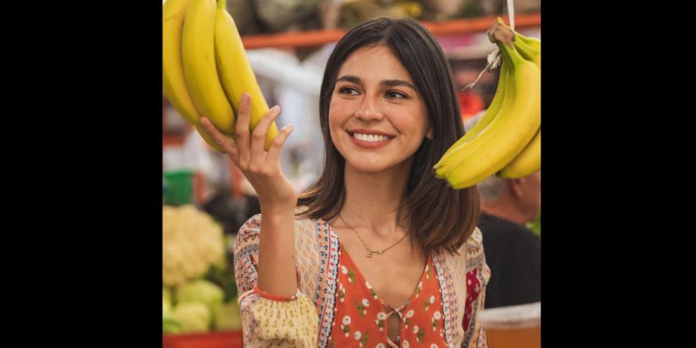 woman store bananas- from pexels by Los Muertos Crew