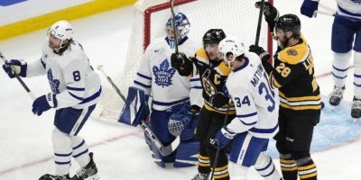 Leafs Bruins - AP