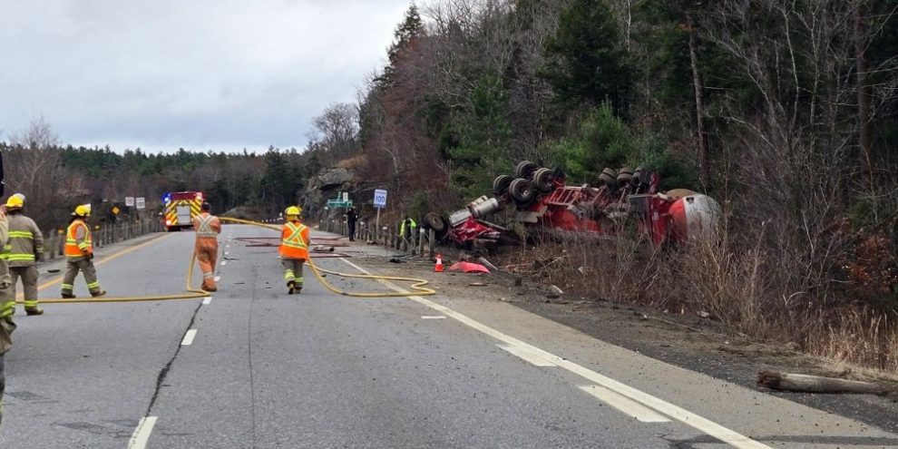 Highway 400 southbound closed following deadly truck rollover in Muskoka