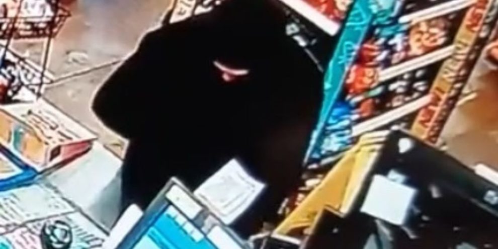 Suspect scores cash during Midland convenience store robbery