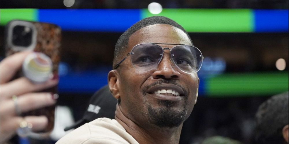 Jamie Foxx gets stitches after a glass is thrown at him during dinner