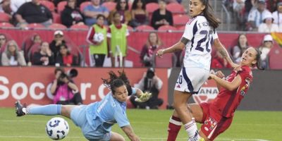 Canada's Evelyne Viens, right, tries to reach a cross as Costa Rica goalkeeper Noella Bermudez and Fabiola Villalobos look on during first half international women's friendly soccer action in Toronto