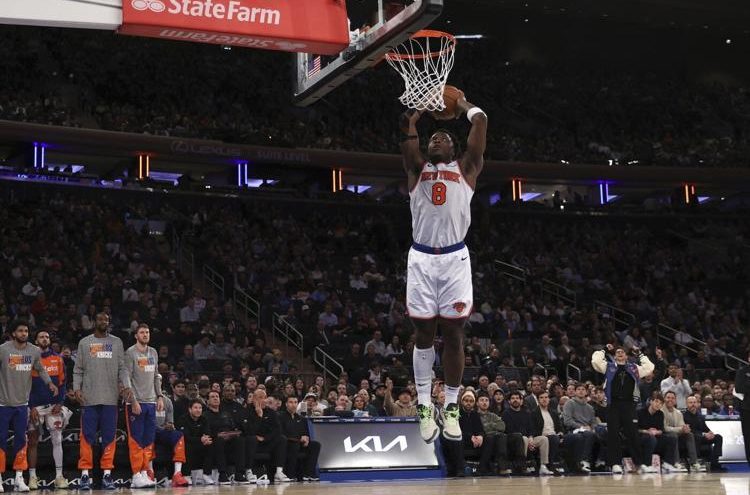 Towns has 27 points, 13 rebounds as Knicks beat Raptors 112-98