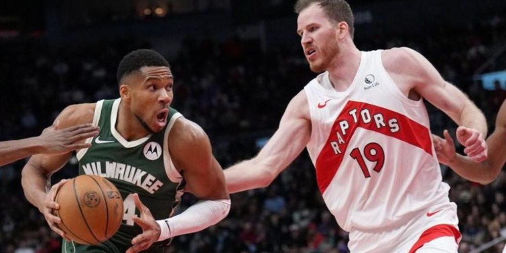 Lillard paces Bucks in 128-104 win over struggling Raptors