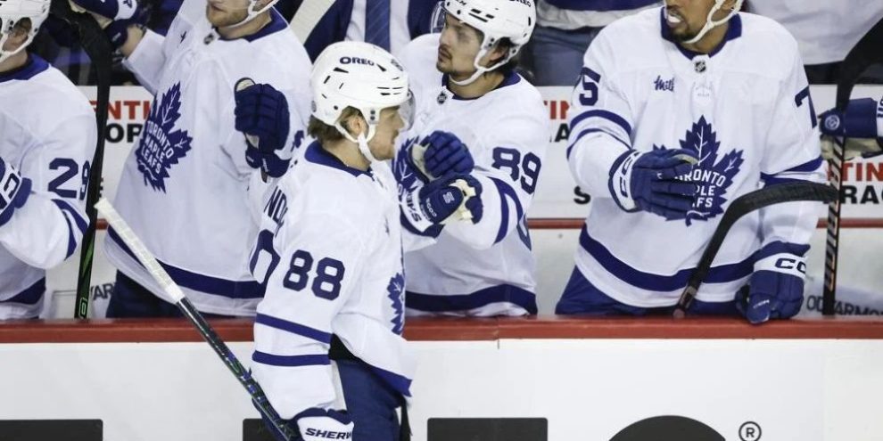 Nylander nets hat trick as Leafs douse Flames 6-3