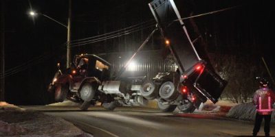 Barrie -dump truck - wires