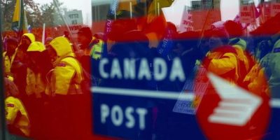 Canada Post union calls for halt to overtime as deadline passes with no agreement