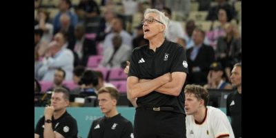 Gordie Hebert standing in front of the German men's national basketball team's bench during a gam in the 2024 Olympic Men's Basketball Tournament