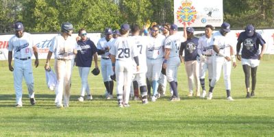 Barrie Baycats walk-off celebration