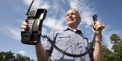 From bulky car phones to pocket computers, cellphones mark 40 years in Canada
