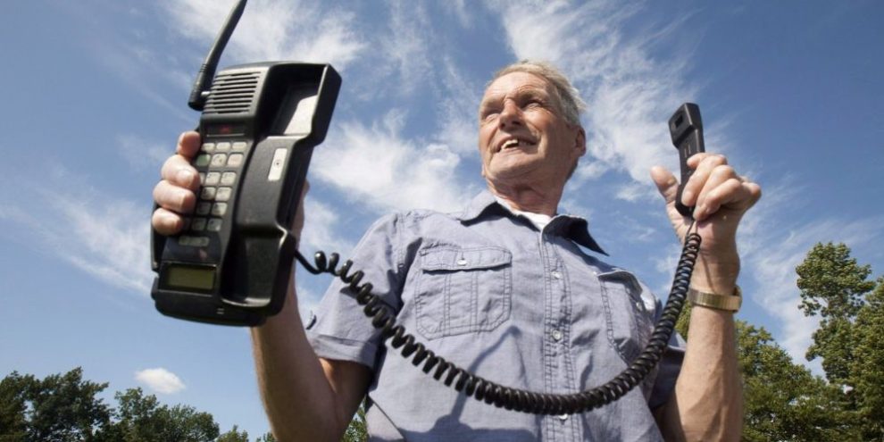 From bulky car phones to pocket computers, cellphones mark 40 years in Canada