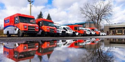 Unionized workers at Canada Post to start voting on contract offer