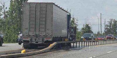 Transport truck - Highway 11 closure - Oro-Medonte